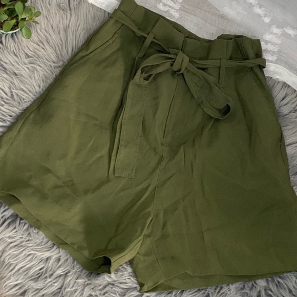 A new day army green paper bag high waist short size 2 - Picture 6 of 10